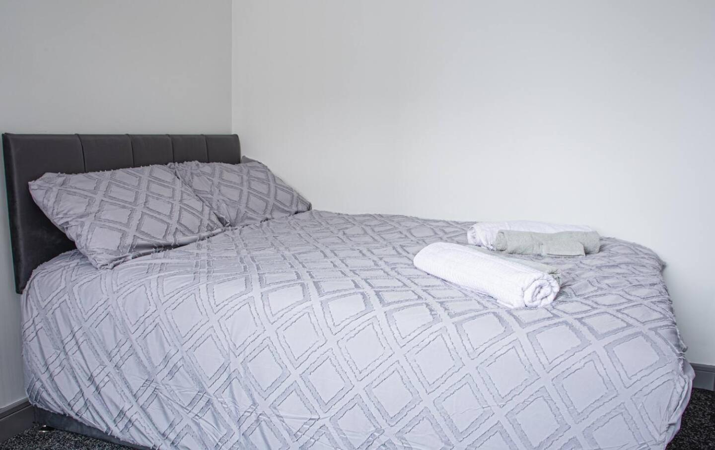 Flow Homes Stoke-on-Trent Стая снимка